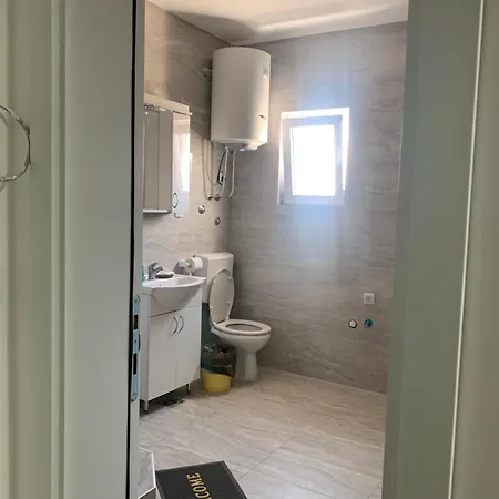 Appartamento 2 Et 1 Salon Près De L'aéroport De *