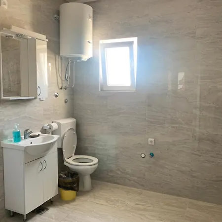 Appartamento 2 Et 1 Salon Près De L'aéroport De *