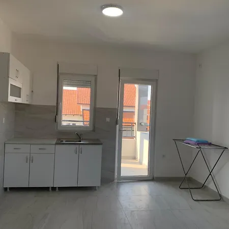 Appartamento 2 Et 1 Salon Près De L'aéroport De