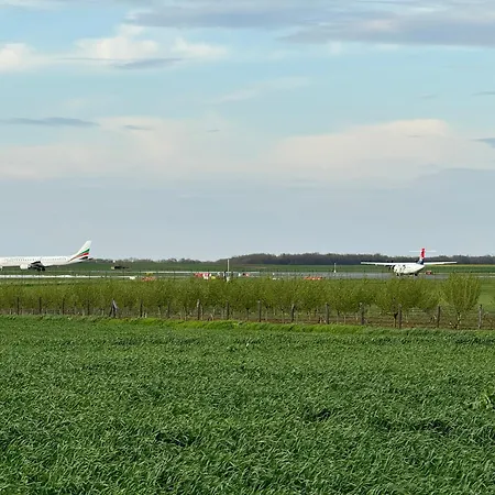 2 Et 1 Salon Près De L'aéroport De Appartamento