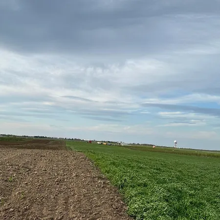 2 Et 1 Salon Pres De L'aeroport De *