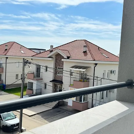 2 Et 1 Salon Pres De L'aeroport De بلغراد