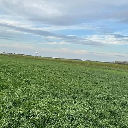 2 Et 1 Salon Pres De L'aeroport De