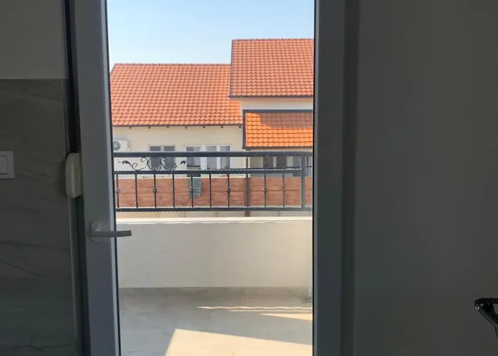 2 Et 1 Salon Pres De L'aeroport De