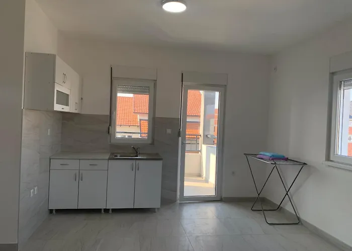 Apartman 2 Et 1 Salon Pres De L'aeroport De