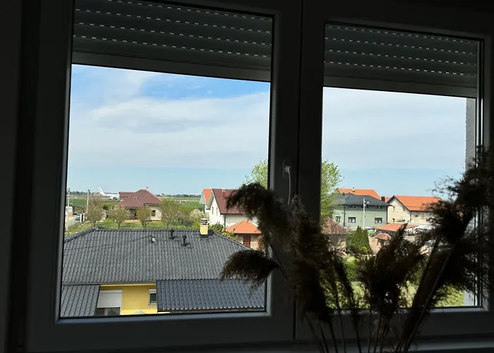 Apartman 2 Et 1 Salon Pres De L'aeroport De