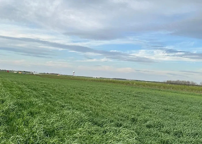 2 Et 1 Salon Pres De L'aeroport De *